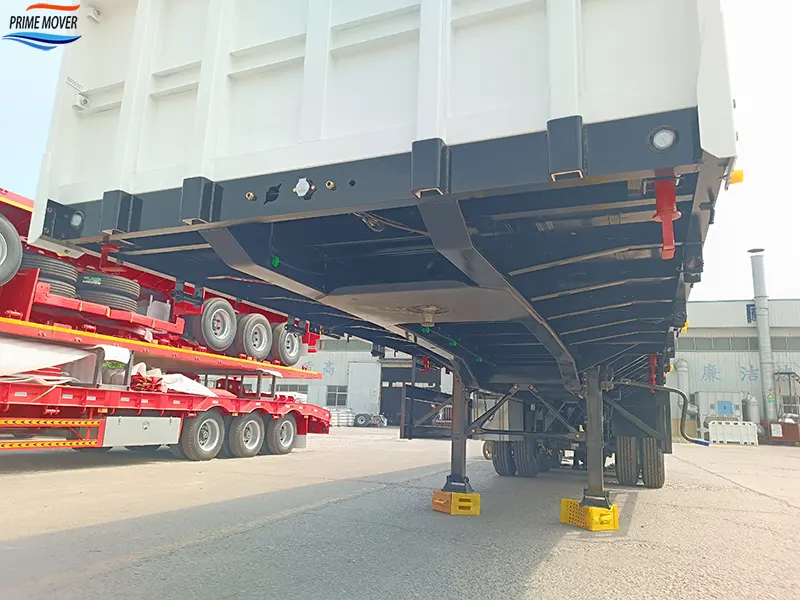 Three-Axle Flatbed Trailer Chassis Demonstration Three-Axle Flatbed Trailer Chassis Demonstration