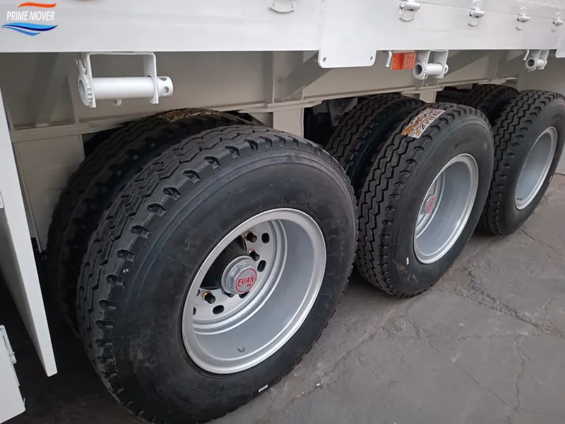 Tire Display on Three-Axle Fenced Trailer Tire Display on Three-Axle Fenced Trailer