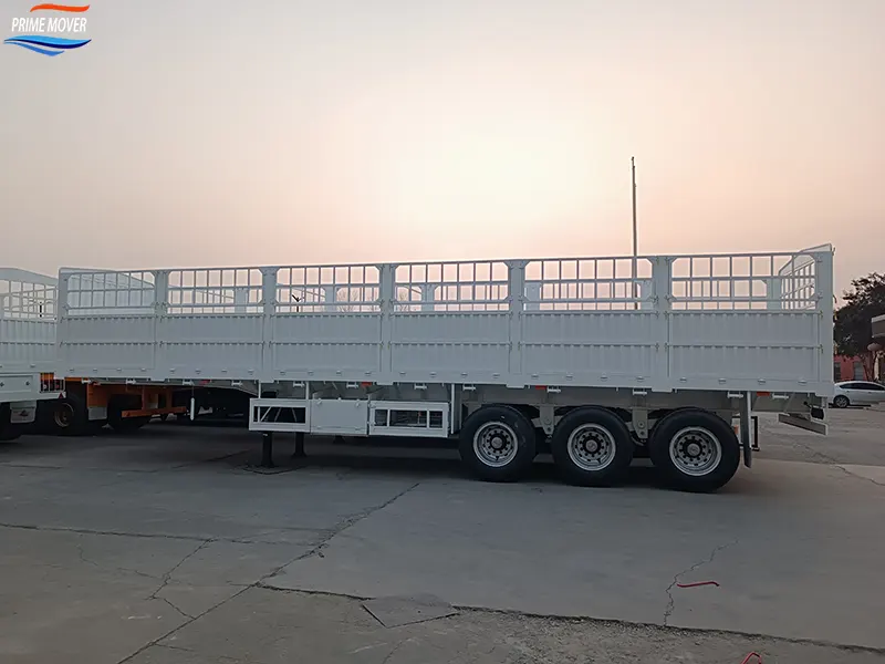 White Fenced Semi-Trailer White Fenced Semi-Trailer
