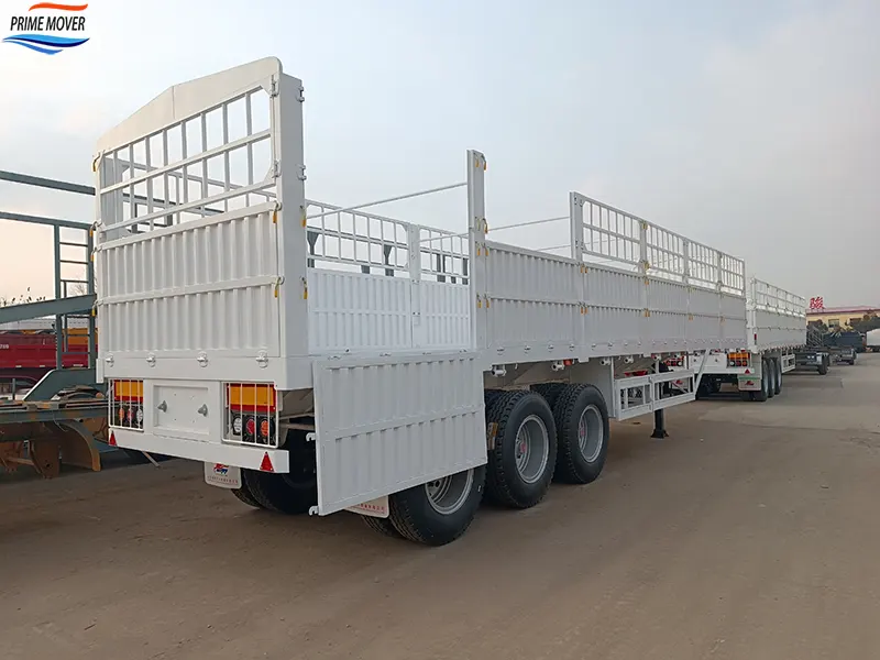 White Three-Axle Fenced Trailer White Three-Axle Fenced Trailer