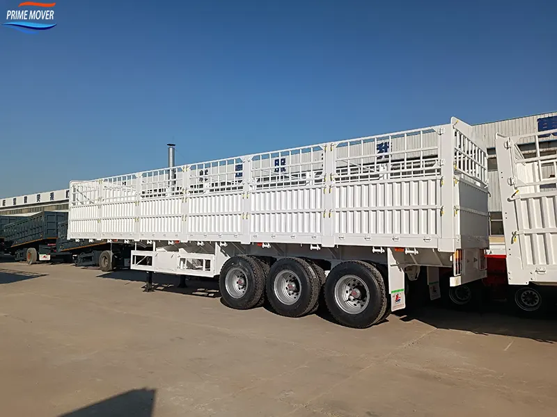 White Three-Axle High-Sided Semi-Trailer White Three-Axle High-Sided Semi-Trailer