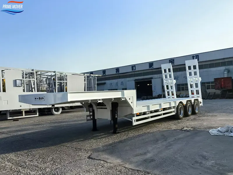 40-Ton Three-Axle Low-Flatbed Trailer
