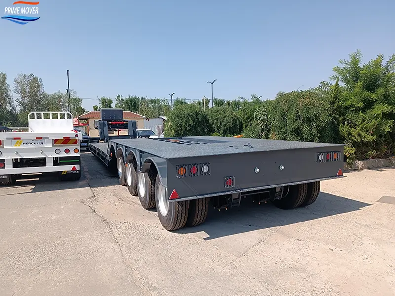 Rear View of Gooseneck Detachable Low Flatbed Trailer Rear View of Gooseneck Detachable Low Flatbed Trailer