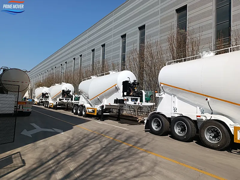 Powder and Granular Material Semi-Trailer Ready for Shipment Powder and Granular Material Semi-Trailer Ready for Shipment