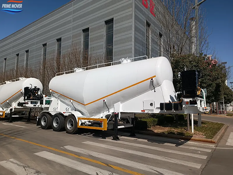 V-Type Carbon Steel Cement Tank Truck V-Type Carbon Steel Cement Tank Truck