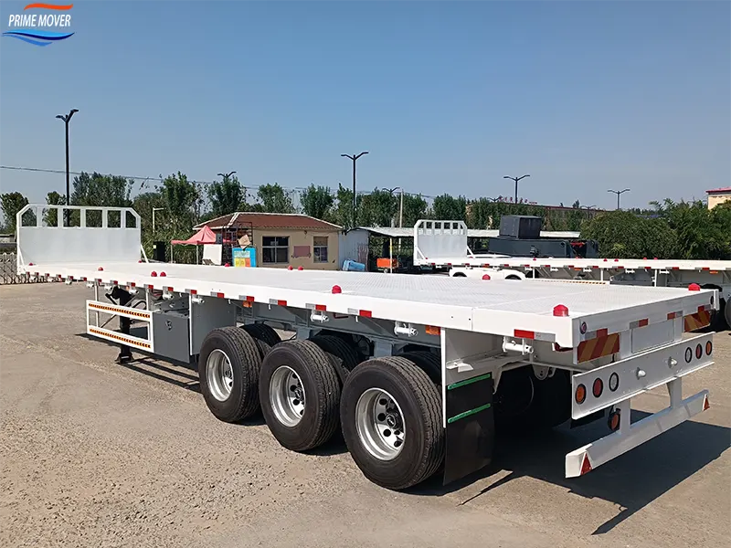 Three-axle flatbed trailer - white
